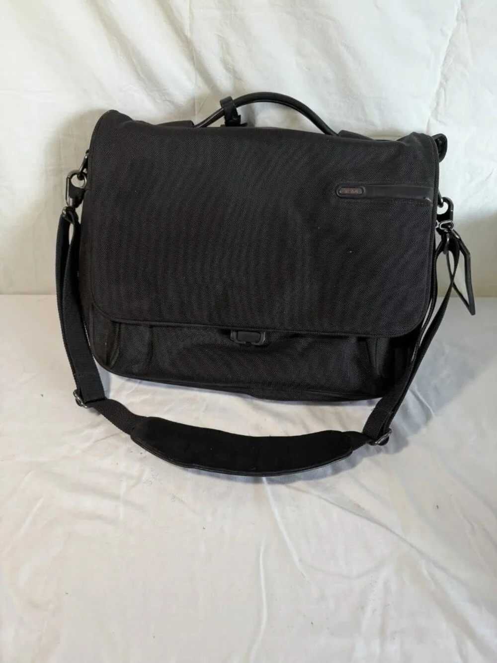 Tumi Black Nylon Padded Shoulder Messenger Bag for 15